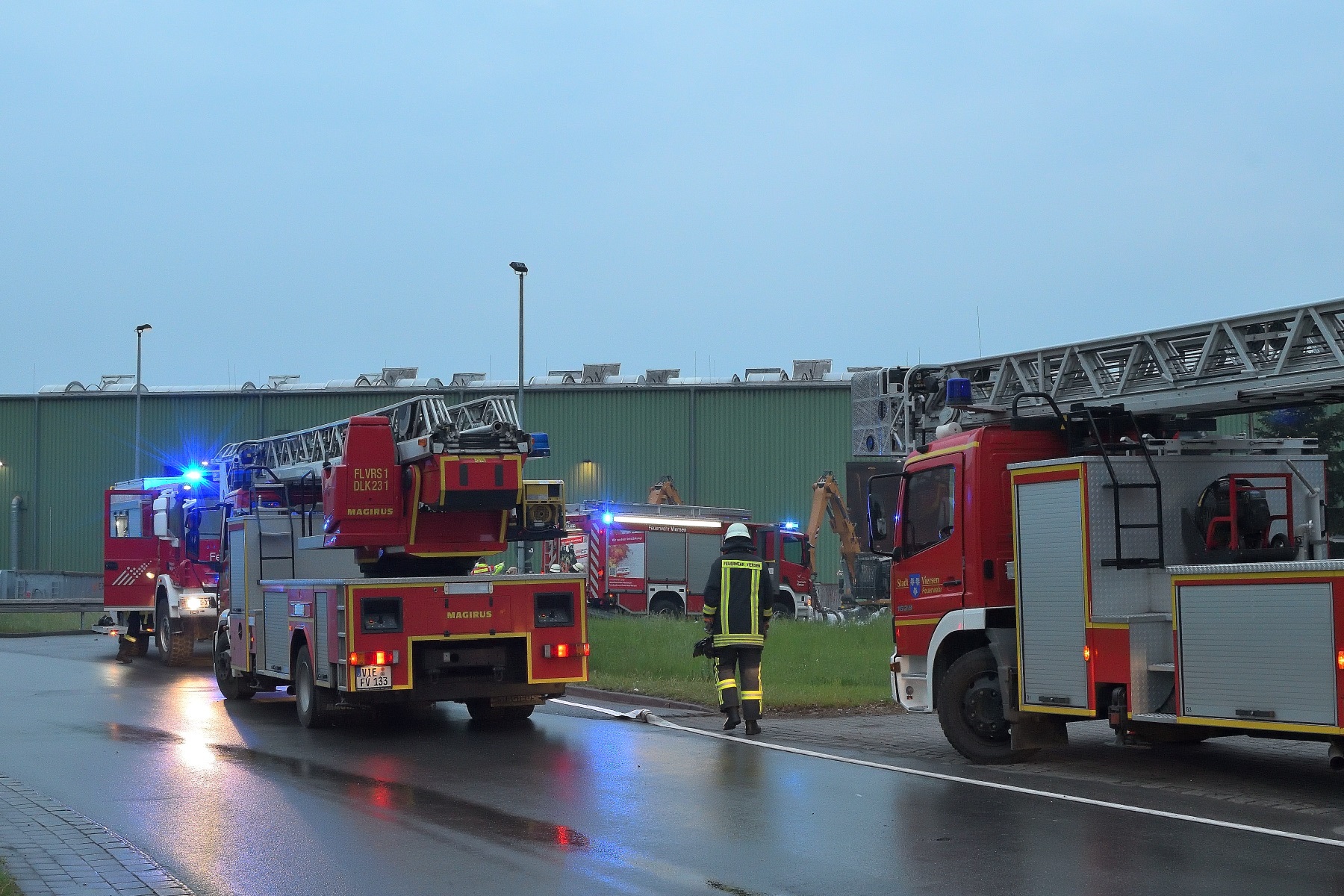 Feuerwehrfahrzeuge am Einsatzort (Foto: Stadt Viersen)